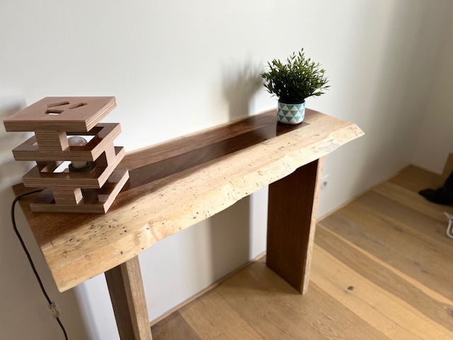 Console Iroko avec insert en résine